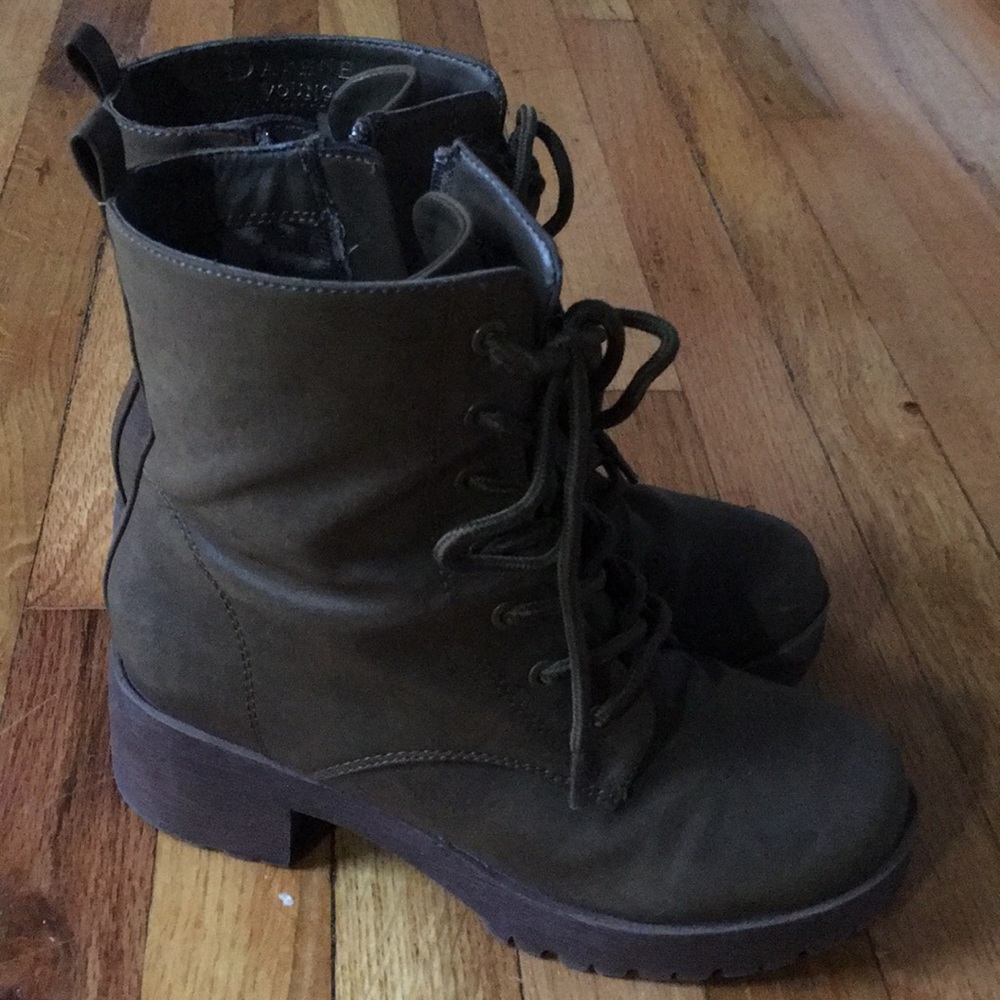 shoes - Picture 2 of 3